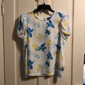 Beautiful brand new with tags Floral blouse 🌼